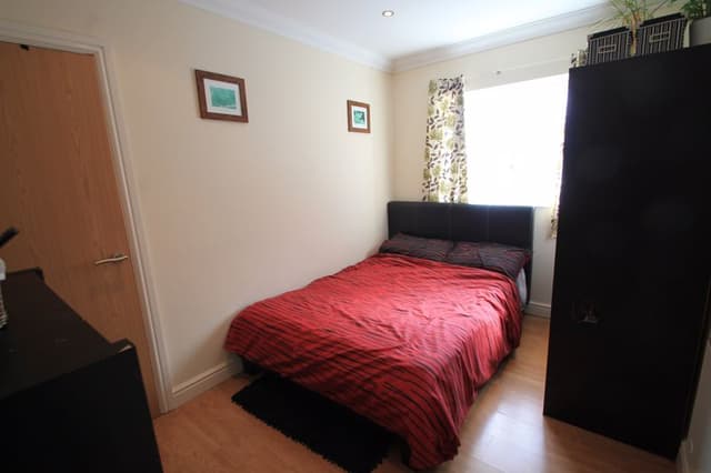 Flat 9, 168 Newport Road, Cardiff - Image 6