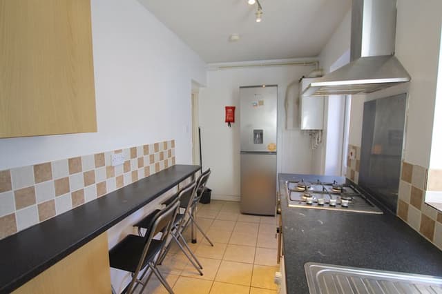 122 Cyfarthfa Street, Cardiff - Image 2