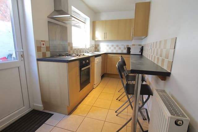 122 Cyfarthfa Street, Cardiff - Image 8