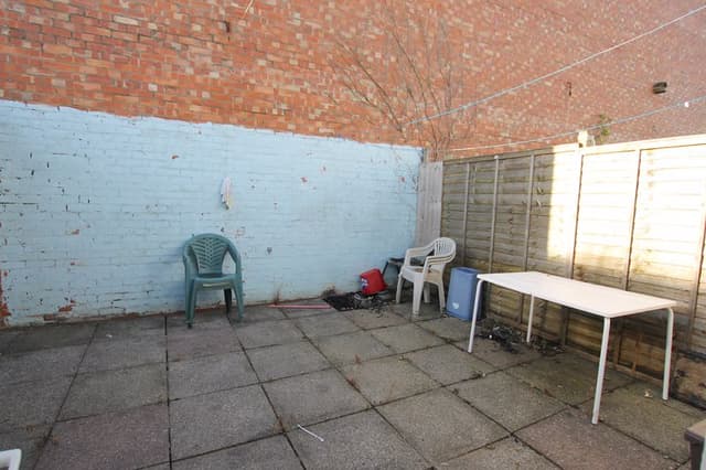 122 Cyfarthfa Street, Cardiff - Image 9