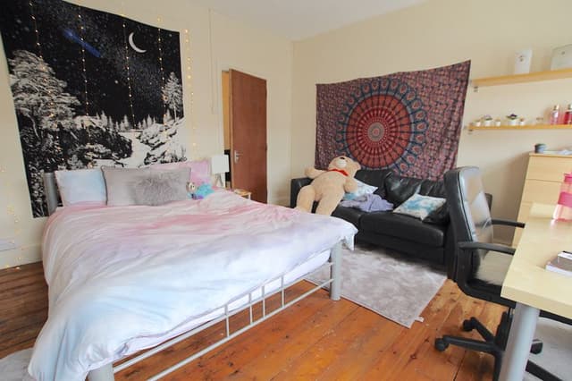 108 Harriet Street, Cardiff - Image 3