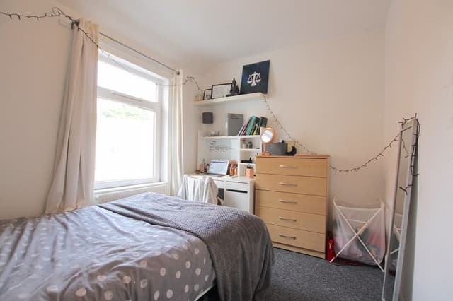 108 Harriet Street, Cardiff - Image 4