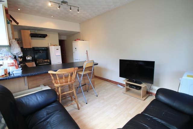 34a Miskin Street, Cardiff - Image 6