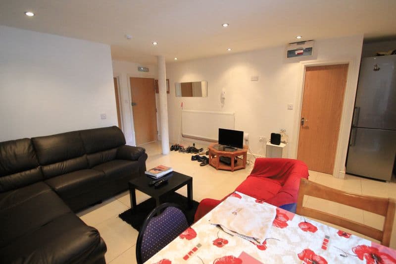 34b Miskin Street, Cardiff - Image 2