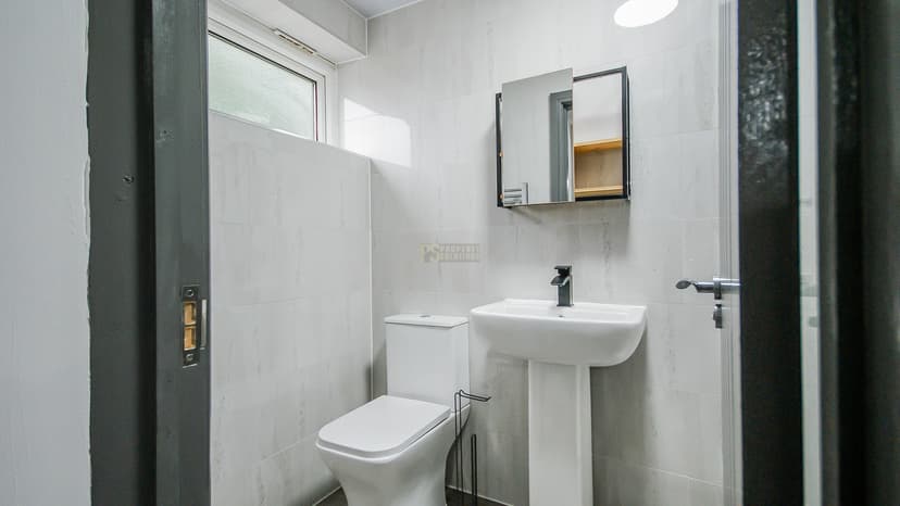 79 Bloomsbury Walk - Image 10