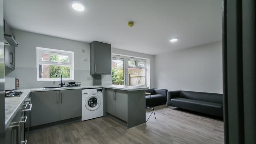79 Bloomsbury Walk - Image 1