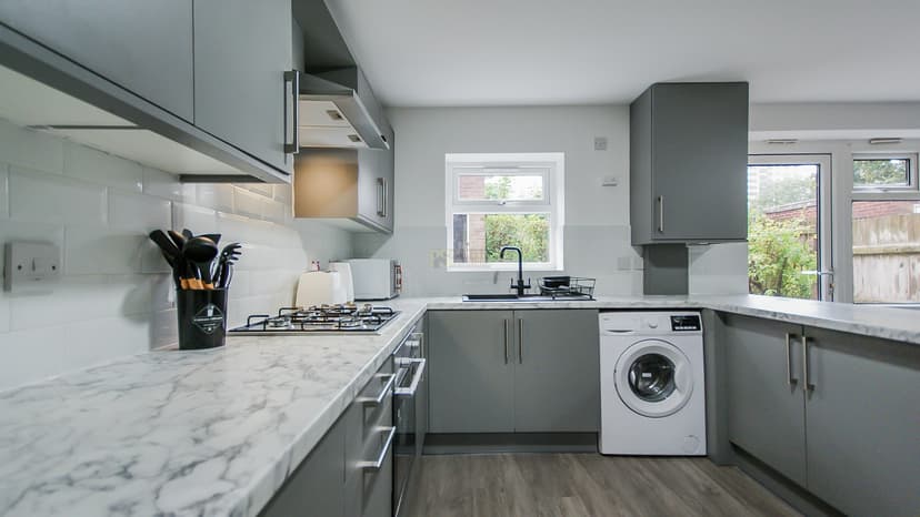 79 Bloomsbury Walk - Image 2