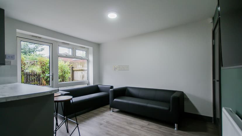 79 Bloomsbury Walk - Image 4