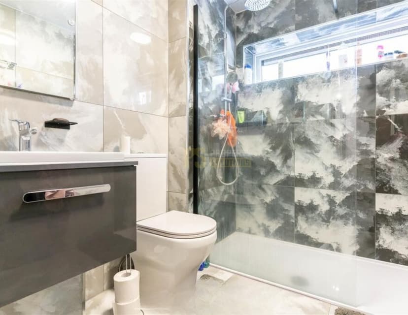 3 Beeston Close - Image 8