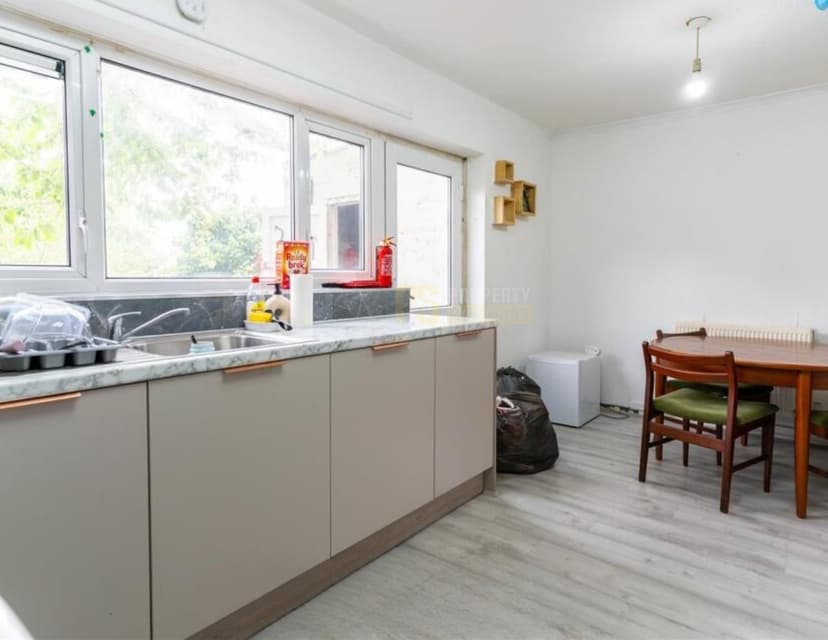 3 Beeston Close - Image 2