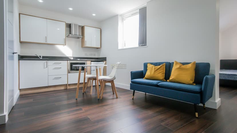 Flat 4 674 Bristol Road - Image 1