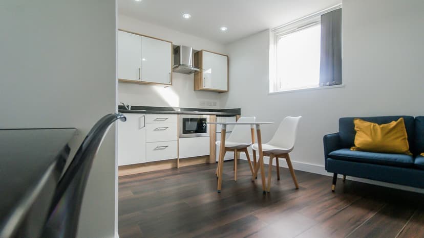 Flat 4 674 Bristol Road - Image 2