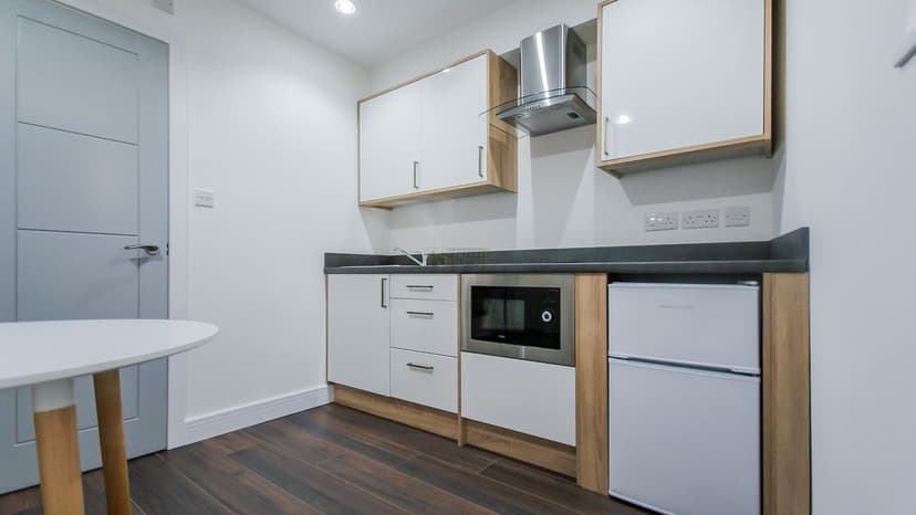 Flat 4 674 Bristol Road - Image 3