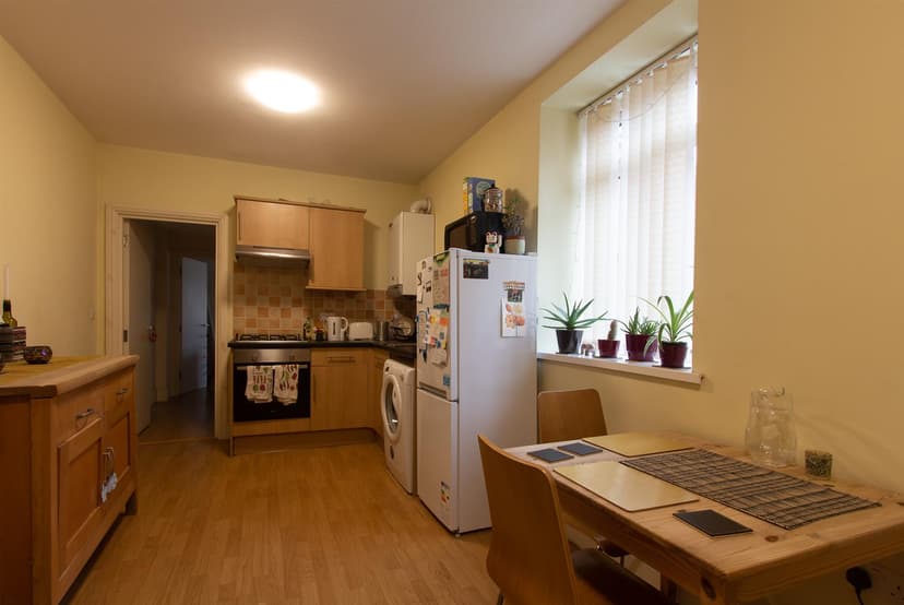 2, 162 Richmond Road - Image 1