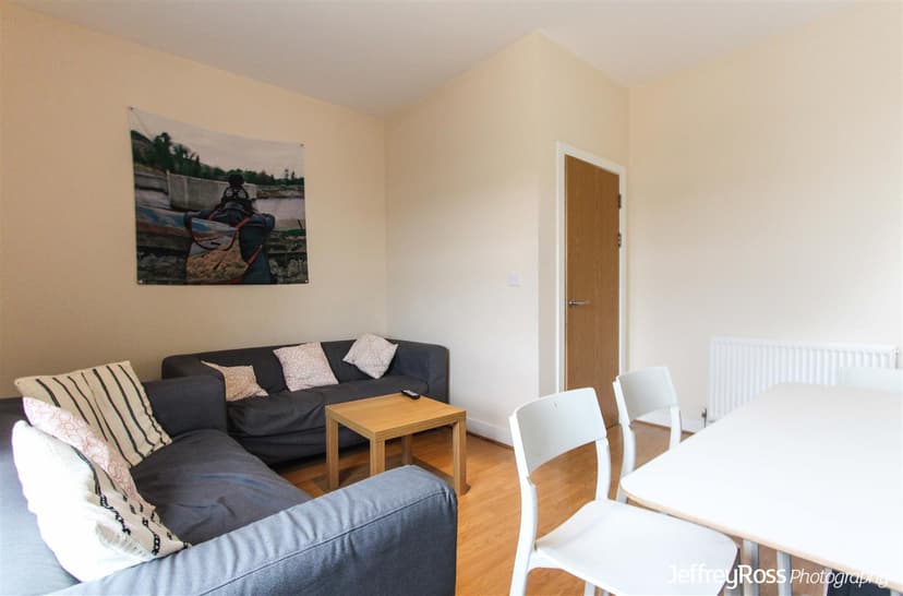 2, 187 Richmond Road - Image 1