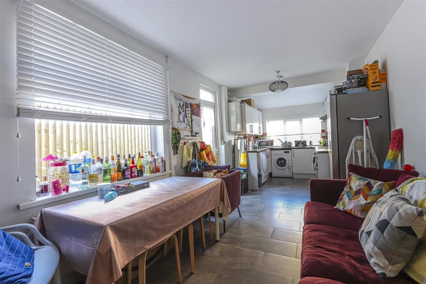 59 Dogfield Street - Image 2