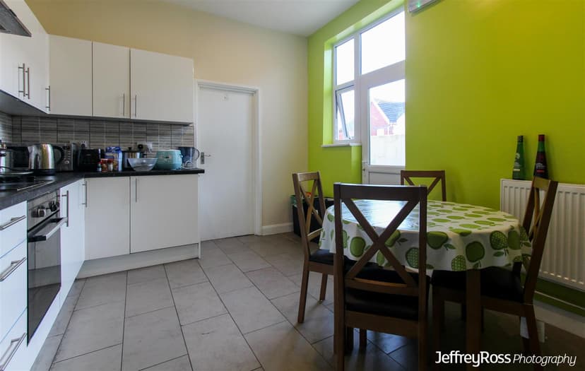 86A Monthermer Road - Image 2