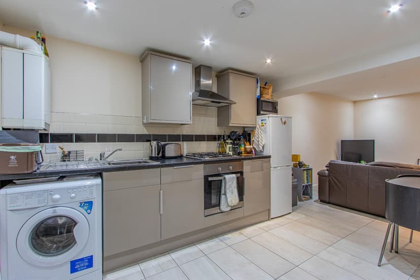 1, 88 Richmond Road - Image 1