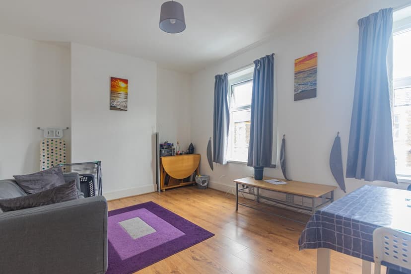 81B Diana Street - Image 2