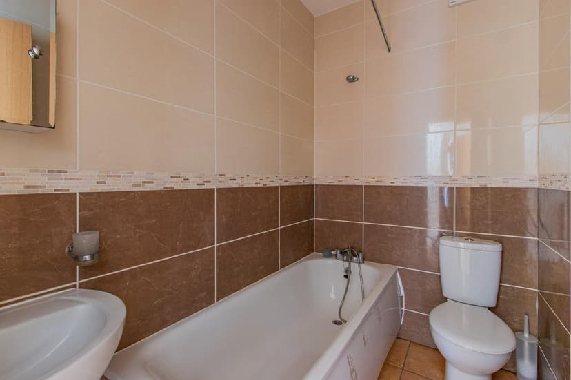 1, 27 Gordon Road - Image 4