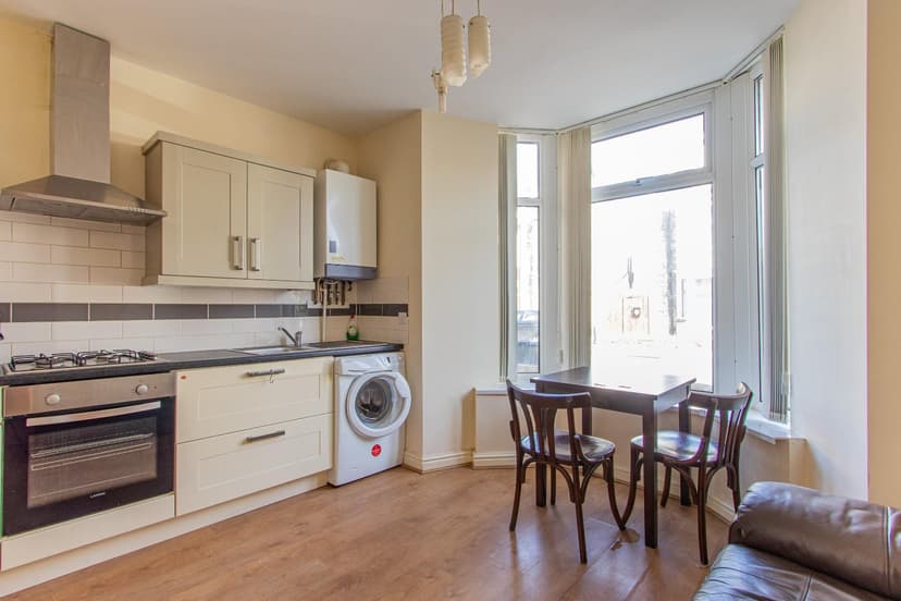 1, 27 Gordon Road - Image 1