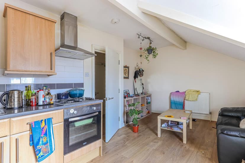 5, 128 Richmond Road - Image 3