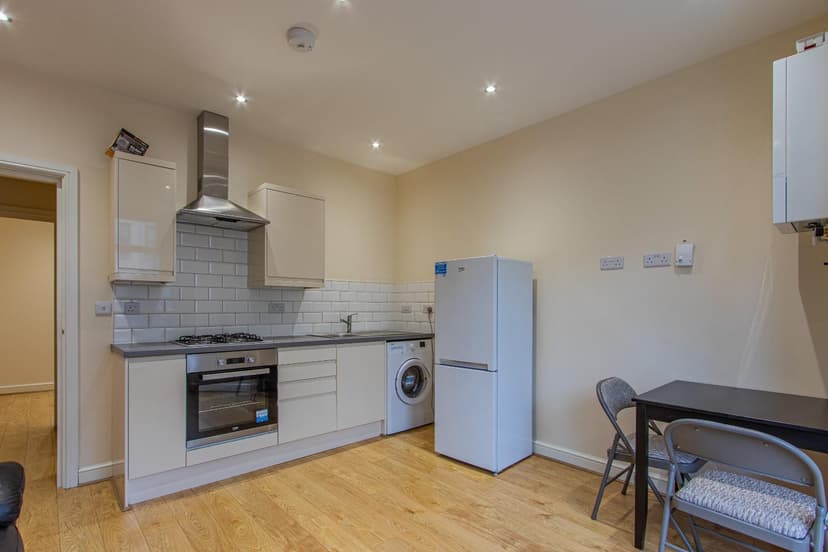 1, 13 Northcote Street - Image 1