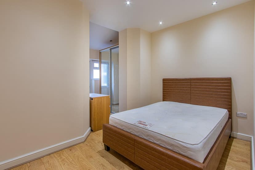 1, 13 Northcote Street - Image 4