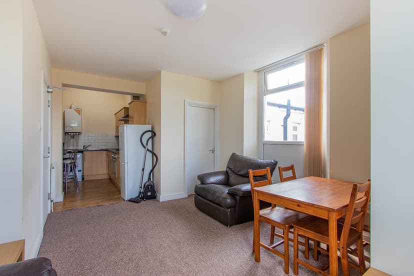 4, 177A Newport Road - Image 2