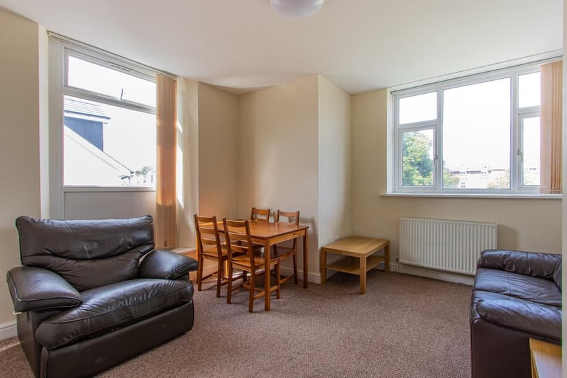 4, 177A Newport Road - Image 1