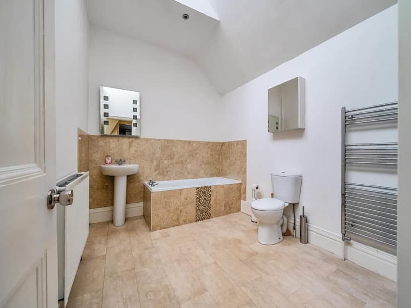 7 Gloucester Road - Image 7