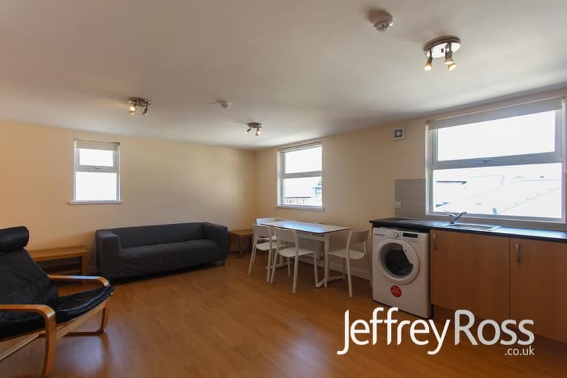 2, 185 Richmond Road - Image 2