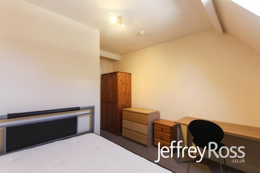 2, 185 Richmond Road - Image 9