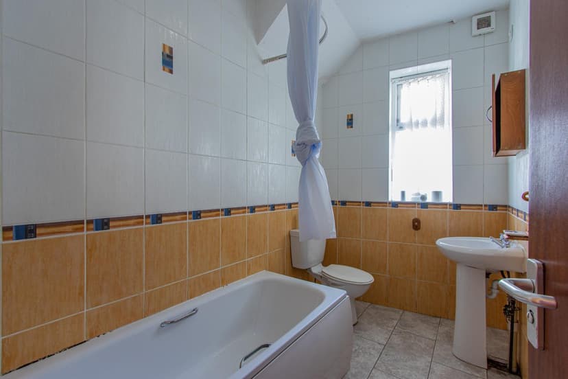 GF, 163 Glenroy Street - Image 5