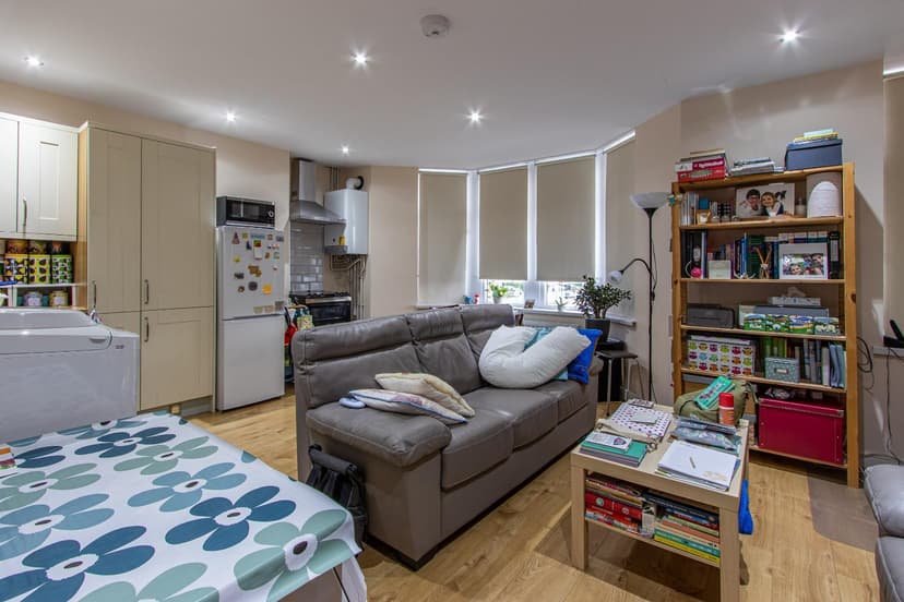 3, 274 North Road - Image 2