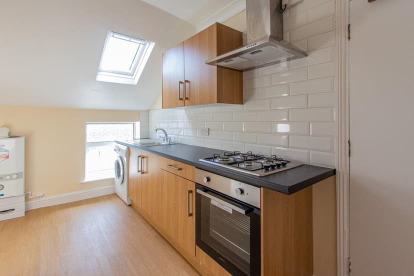 4, 15 Northcote Street - Image 1