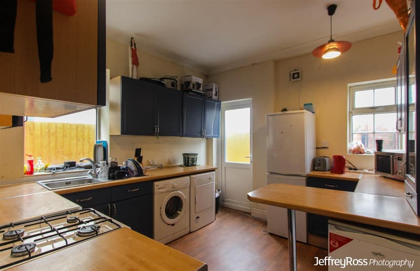 137 Albany Road - Image 1