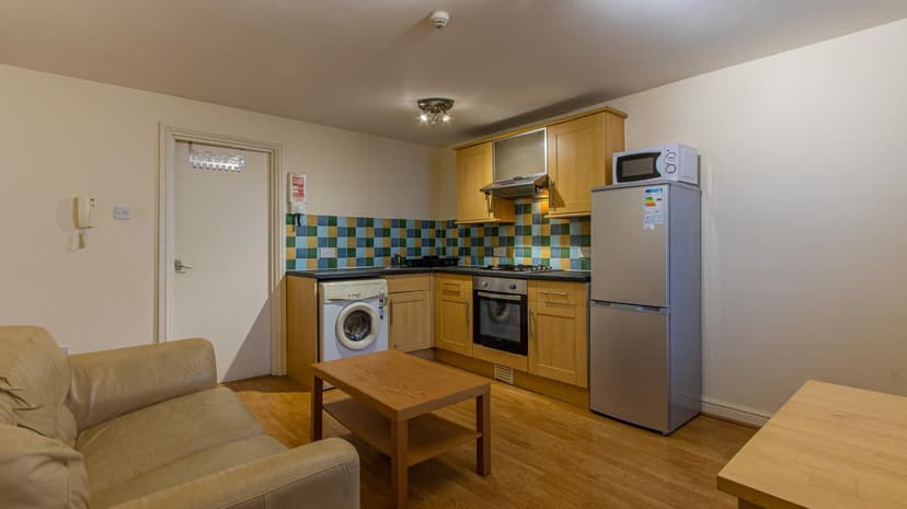 2, 27 Minister Street - Image 1