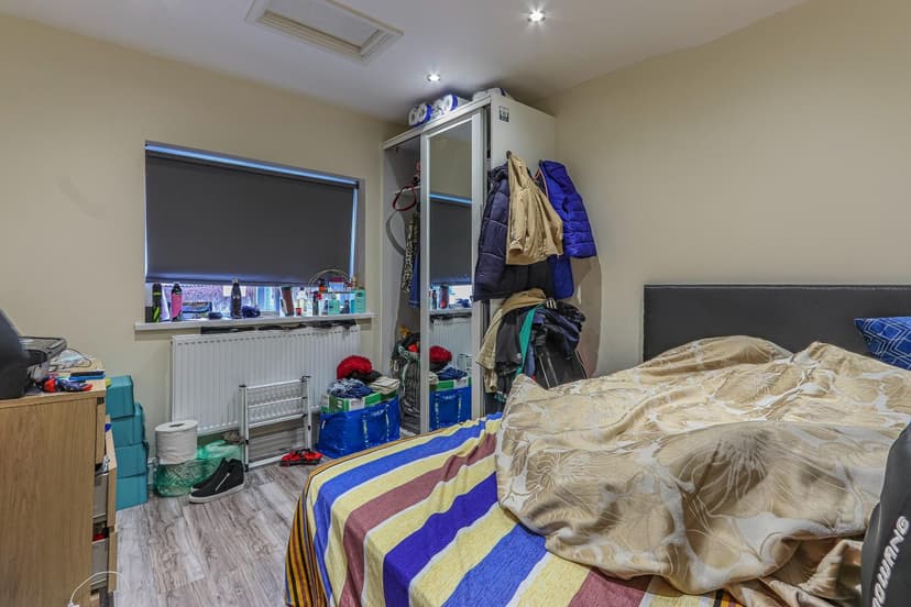 3, 6 Cyril Crescent - Image 2