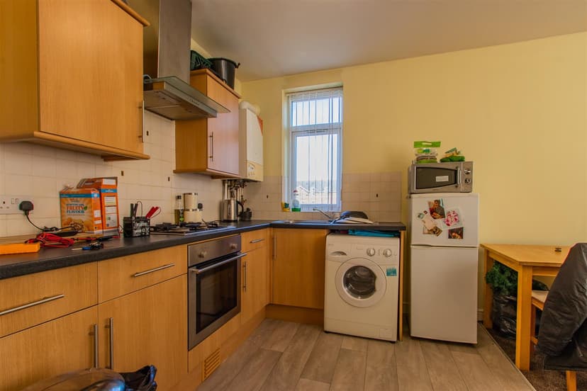 5, 177A Newport Road - Image 1