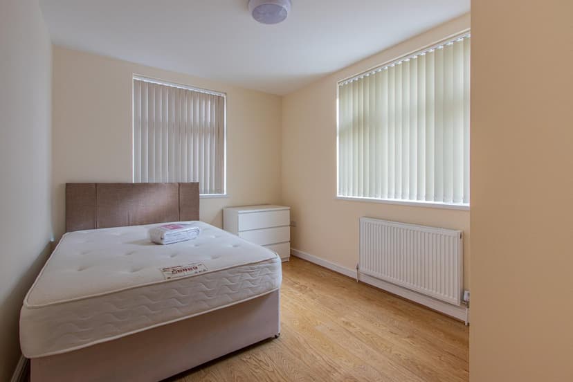 2, 177B Newport Road - Image 3