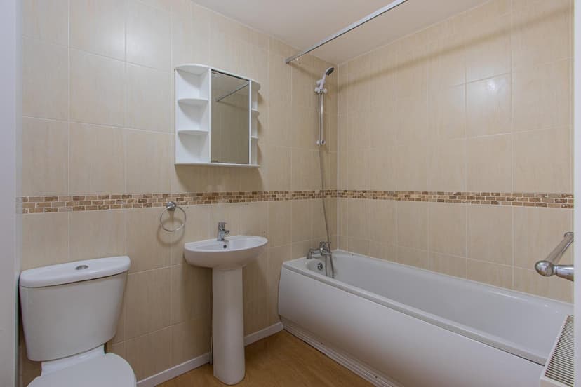 2, 177B Newport Road - Image 4