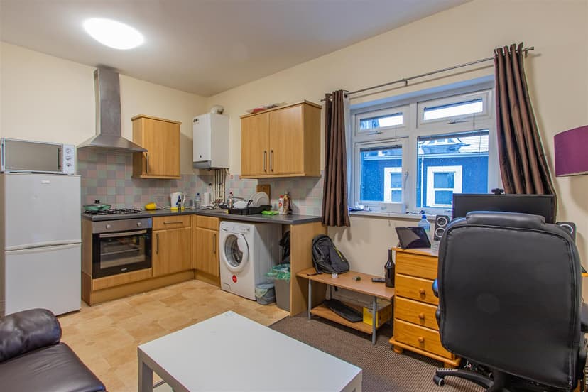 3, 15 Richmond Crescent - Image 4