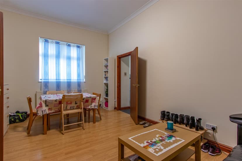 1, 15 Richmond Crescent - Image 2