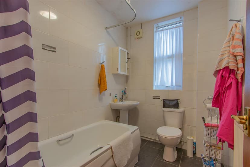 1, 15 Richmond Crescent - Image 6