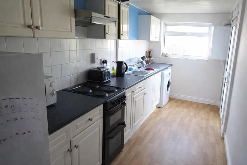 250 Filton Avenue - Image 2