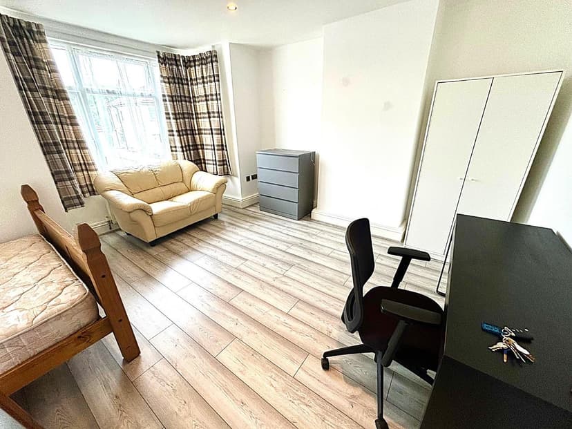 Flat 3, 78 Northville Road - Image 3