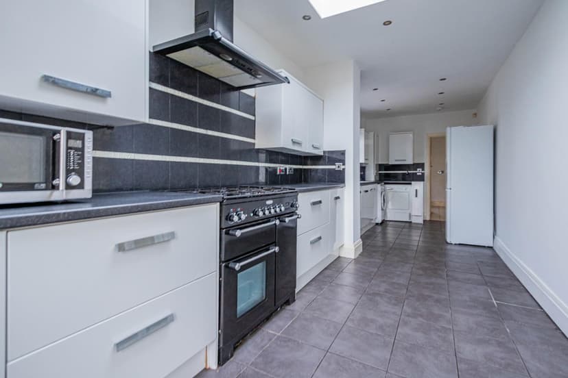 30 Elberton Road - Image 2