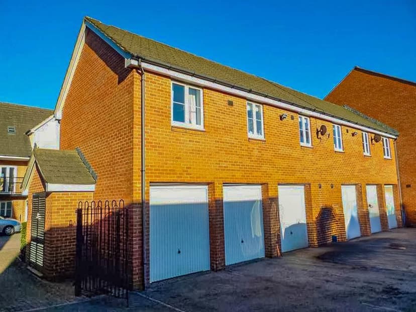 74 Montreal Avenue - Image 1