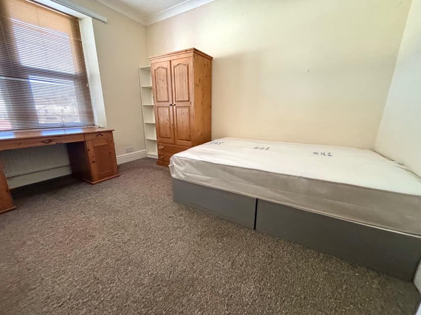 269A Gloucester Road - Image 1